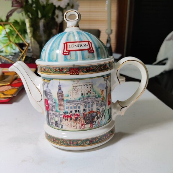 J. Sadler Porcelain Two Cup Teapot, Horseguards of the London Series Collection - Picture 1 of 11